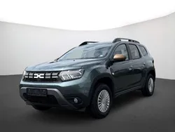 Zedergrün Gebraucht 2023 Dacia Duster Extreme SUV | 22.990 € (Fairer Preis)