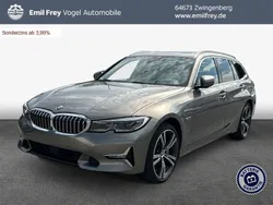 Grau Gebraucht 2021 BMW 330e Luxury Line Kombi | 27.290 € (Fairer Preis)