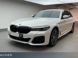 Weiß Gebraucht 2022 BMW 530e M Sport Limousine | 35.699 € (Fairer Preis)
