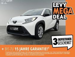 Schneeweiß Gebraucht 2022 Toyota Aygo X-play Kleinwagen | 13.770 € (Fairer Preis)