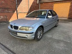 Silber Gebraucht 2002 BMW 318 Limousine | 590 €
