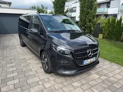 Grau Gebraucht 2024 Mercedes V250 Style Van / Kleinbus | 65.900 € (Etwas zu teuer)
