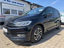 Schwarz Gebraucht 2017 VW Touran Sound Van / Kleinbus | 16.999 € (Fairer Preis)
