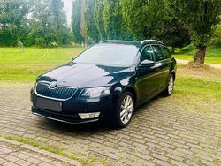 Schwarz Gebraucht 2016 Skoda Octavia Ambition Kombi | 8.900 € (Guter Preis)
