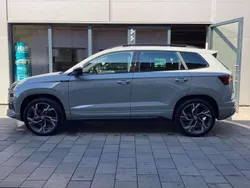 Steelgrau Neu 2024 Skoda Karoq SportLine SUV | 42.950 € (Fairer Preis)