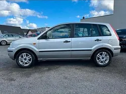 Grau Gebraucht 2006 Ford Fusion Kombi | 3.000 €