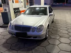 Silber Gebraucht 2003 Mercedes E220 Limousine | 2.600 € (Etwas zu teuer)