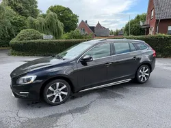 Schwarz Gebraucht 2013 Volvo V60 Summum Kombi | 5.500 €