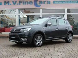 Grau Gebraucht 2017 Dacia Sandero Prestige Kleinwagen | 9.900 € (Fairer Preis)