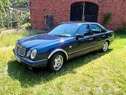 Blau Gebraucht 1997 Mercedes E240 Avantgarde Limousine | 4.500 € (Guter Preis)