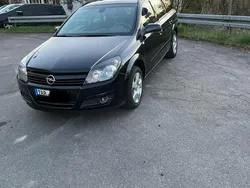 Schwarz Gebraucht 2005 Opel Astra Kombi | 3.999 € (Teuer)