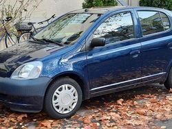 Blau Gebraucht 2001 Toyota Yaris Limousine | 1.800 € (Fairer Preis)