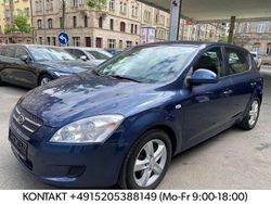 Blau Gebraucht 2007 Kia Ceed EX Kleinwagen | 1.690 € (Teuer)