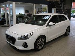 Polar white Gebraucht 2018 Hyundai i30 Trend Limousine | 10.790 € (Fairer Preis)