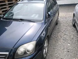 Blau Gebraucht 2006 Toyota Avensis Kombi | 1.100 € (Superpreis)