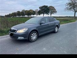 Grau Gebraucht 2009 Skoda Octavia Limousine | 2.880 €