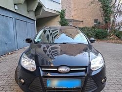 Schwarz Gebraucht 2013 Ford Focus Limousine | 3.500 € (Fairer Preis)