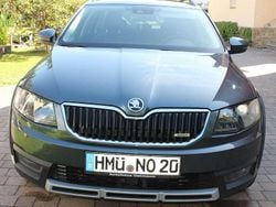 Grau Gebraucht 2017 Skoda Octavia Scout Scout 4x4 Kombi | 13.100 € (Superpreis)