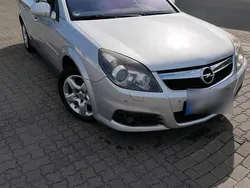 Silber Gebraucht 2008 Opel Vectra Kombi | 2.550 €