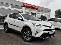 Weiß Gebraucht 2016 Toyota RAV4 Hybrid Comfort SUV | 18.699 € (Etwas zu teuer)