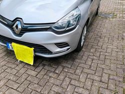 Silber Gebraucht 2017 Renault Clio GrandTour LIMITED Kombi | 14.000 €