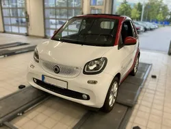 Weiß Gebraucht 2016 Smart ForTwo Cabrio Passion Cabrio | 13.880 € (Etwas zu teuer)