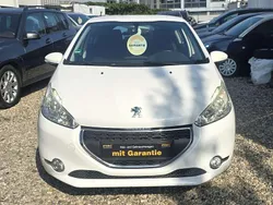 Weiß Gebraucht 2012 Peugeot 208 Active Kleinwagen | 4.200 € (Fairer Preis)