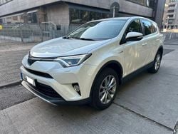 Weiß Gebraucht 2018 Toyota RAV4 Team SUV | 19.300 € (Fairer Preis)