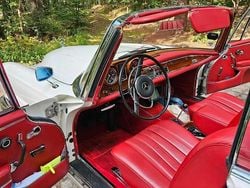 Weiß Gebraucht 1963 Mercedes W111 Cabrio | 145.000 €