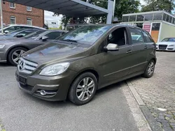Braun Gebraucht 2010 Mercedes B180 Van / Kleinbus | 2.900 € (Teuer)