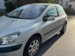 Silber Gebraucht 2002 Peugeot 307 Kleinwagen | 950 € (Fairer Preis)