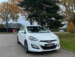 Weiß Gebraucht 2012 Hyundai i30 Trend Kleinwagen | 6.000 € (Fairer Preis)