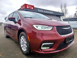 Rot Gebraucht 2024 Chrysler Pacifica Van / Kleinbus | 44.990 € (Teuer)