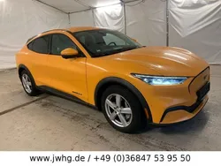 Orange Gebraucht 2022 Ford Mustang Mach-E Extended Range SUV | 28.450 € (Guter Preis)