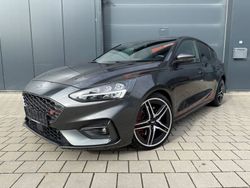 Grau Gebraucht 2020 Ford Focus ST Limousine | 23.990 € (Etwas zu teuer)