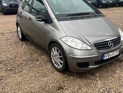 Grau Gebraucht 2004 Mercedes A180 Kleinwagen | 1.500 € (Fairer Preis)