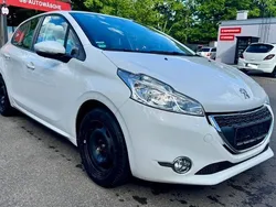 Weiß Gebraucht 2013 Peugeot 208 Active Kleinwagen | 2.799 € (Guter Preis)