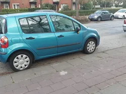 Blau Gebraucht 2004 Renault Modus Van / Kleinbus | 1.400 €