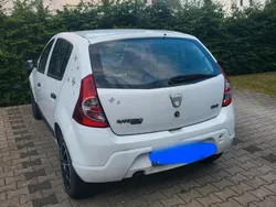 Weiß Gebraucht 2009 Dacia Sandero Kleinwagen | 1.750 € (Fairer Preis)