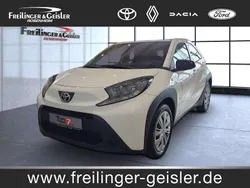 Schneeweiß Gebraucht 2024 Toyota Aygo Business Edition Kleinwagen | 16.990 € (Etwas zu teuer)