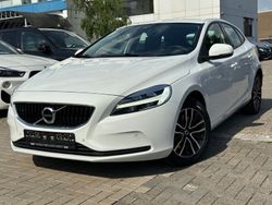 Ice white, solid / solid Gebraucht 2019 Volvo V40 Momentum Kombi | 13.990 € (Fairer Preis)