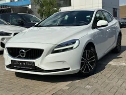 Ice white, solid / solid Gebraucht 2019 Volvo V40 Momentum Kombi | 15.200 € (Fairer Preis)
