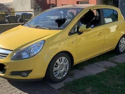 Gelb Gebraucht 2009 Opel Corsa Edition Limousine | 2.900 € (Fairer Preis)
