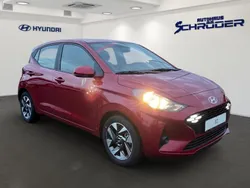 Rot Neu 2024 Hyundai i10 Trend Kleinwagen | 19.490 € (Etwas zu teuer)