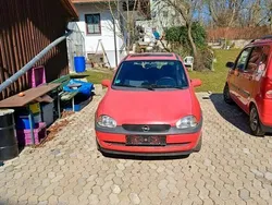 Rot Gebraucht 2001 Opel Corsa Edition+ Kleinwagen | 2.500 € (Teuer)