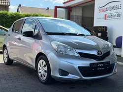 Silber Gebraucht 2013 Toyota Yaris Cool Kleinwagen | 4.999 €
