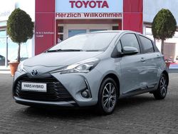 Grau Gebraucht 2019 Toyota Yaris Hybrid Club Limousine | 14.990 € (Fairer Preis)