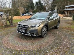 Grün Neu 2025 Subaru Outback Platinum Limousine | 46.990 € (Fairer Preis)