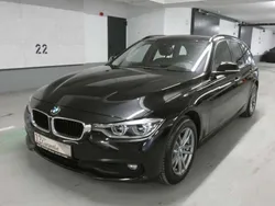Black sapphire metallic Gebraucht 2018 BMW 320 Advantage Kombi | 13.990 € (Fairer Preis)