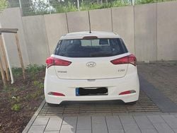 Weiß Gebraucht 2017 Hyundai i20 Active Kleinwagen | 9.200 € (Guter Preis)